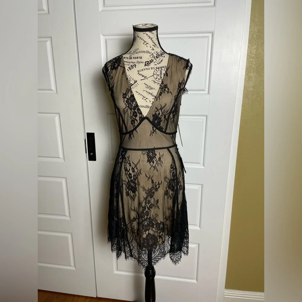 NWT lulus Liano Black Lace Skater Dress